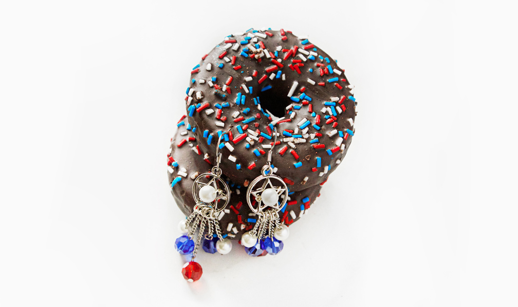 fourth of july beaded earring tutorial by Quiet Lion