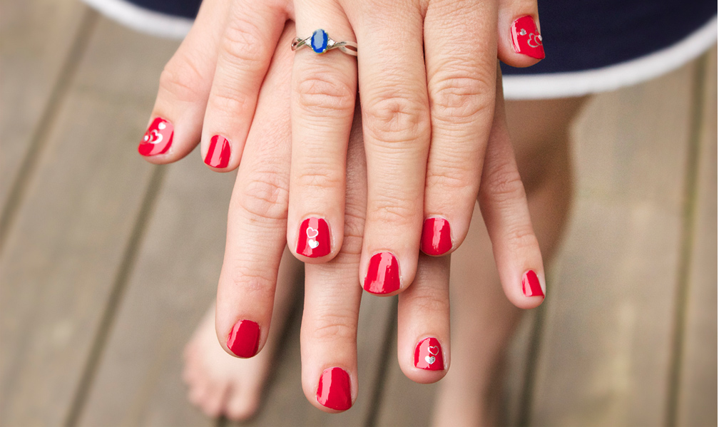 easy fourth of july manicure by Quiet Lion