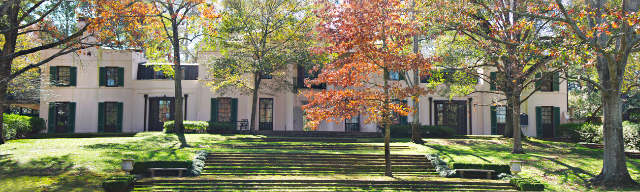panorama shot of the mansion at bayou bend - photo copyright Allison Beth Cooling
